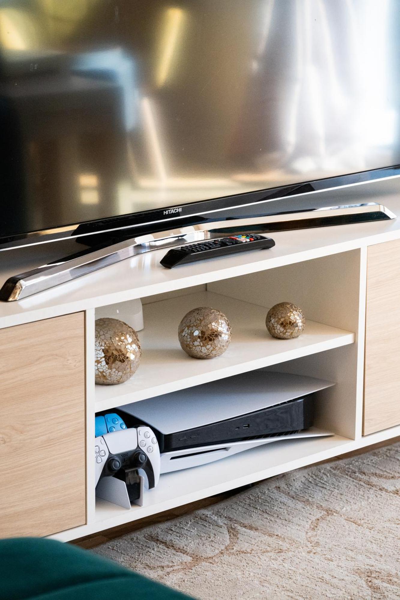 Modern And Spacious Home From Home 1 Mile From M1 - With Netflix, Prime Video, Ps5, Free Parking, Superfast Wifi, Bbq - Sleeps 11 - By Brightleap Apartments Милтон-Кейнс Экстерьер фото