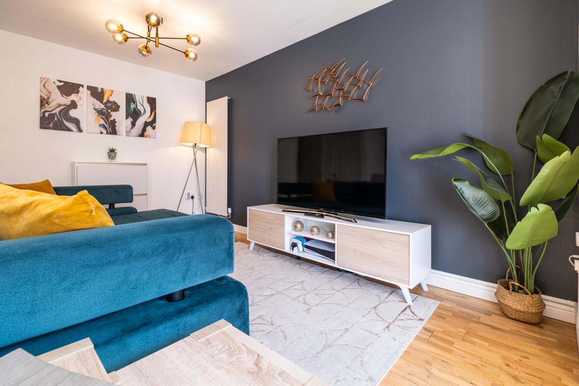 Modern And Spacious Home From Home 1 Mile From M1 - With Netflix, Prime Video, Ps5, Free Parking, Superfast Wifi, Bbq - Sleeps 11 - By Brightleap Apartments Милтон-Кейнс Экстерьер фото